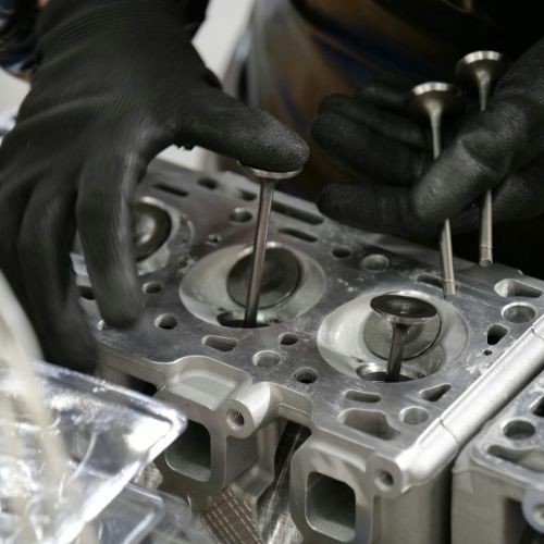 Episkevi kinitira autokinitou se synergeio